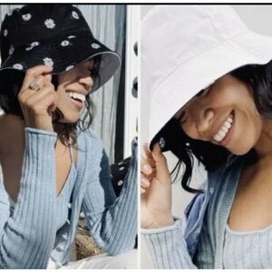 Alice + Olivia Stacey Bendet Reversible Bucket Hat White /Black Floral NWT